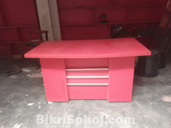দোকানের ক্যাশ টেবিল